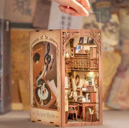 Puzzle 3D Porta-Libros de Madera – Decoración y Entretenimiento Creativo